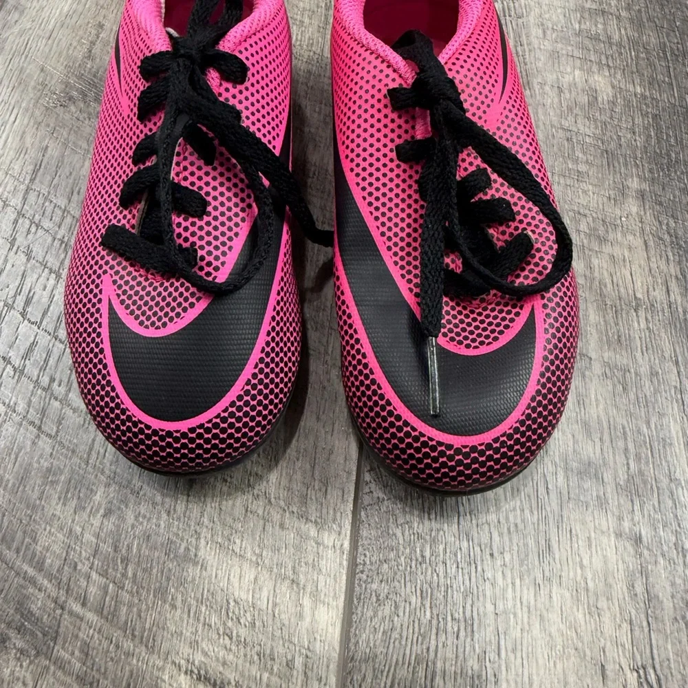 Nike Kids Pink/Black Soccer Cleats‎